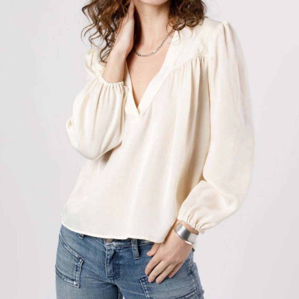 BOG Band of the Free CASH IVORY LONG SLEEVE TOP, sz med, new with tags